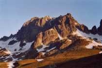 une partie des Aiguilles de l'Argentière, on aperçoit l'Aiguille d'Olle au centre (sommet enneigé)