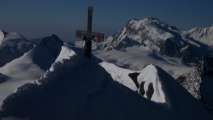 sommet du Dom avec au fond l'imposant massif du Mont Rose (Signalkuppe, Nordend, Dufourspitze) (photo by Régis)