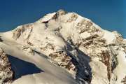 gros plan sur le Piz Bernina et sa belle Biancograt