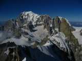 les arêtes de Rochefort et la Dent du Géant sur fond de Mont Blanc (photo by Nico S.)