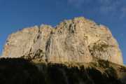 la face NW du Mont Aiguille, au soleil en fin de journée